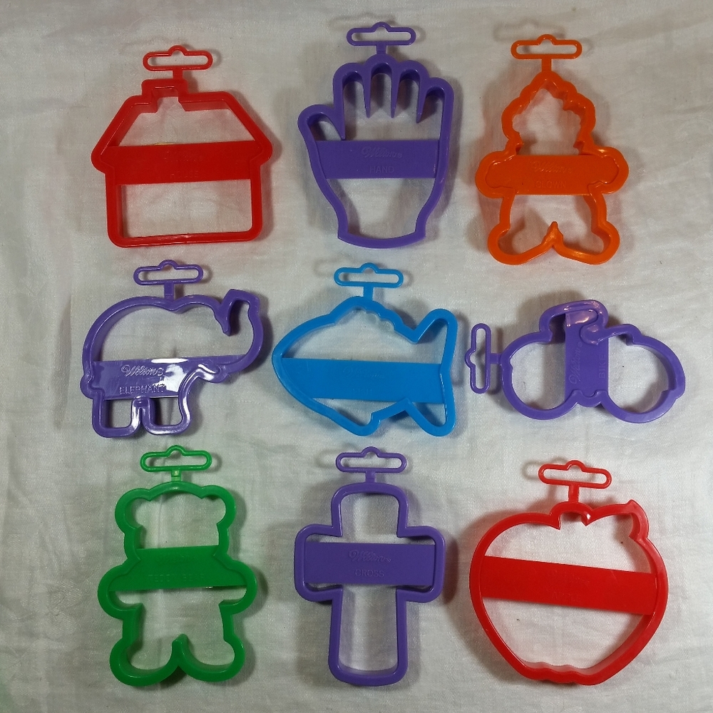 WILTON Lot of 9 COOKIE CUTTERS Plastic ~2.5" - 4" Mixed Various